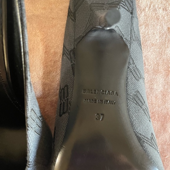 Balenciaga size 37. Brand new. Never worn. Sized up & they are too big for me - Picture 6 of 7